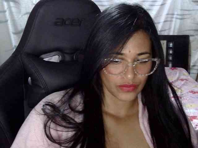 Letty33 webcam