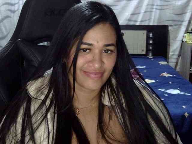 Letty33 webcam