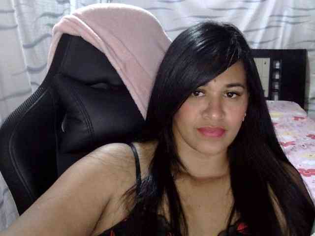Letty33 webcam