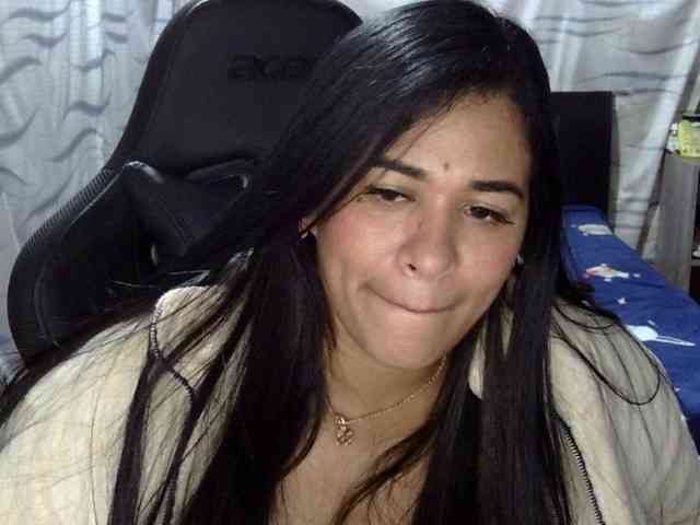 Letty33 webcam