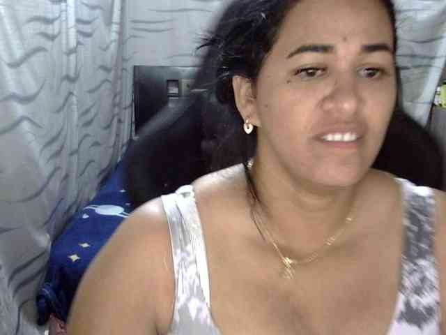 Letty33 webcam
