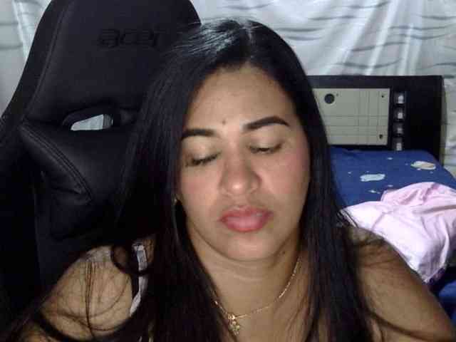 Letty33 webcam