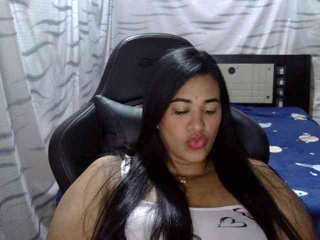 Letty33 webcam