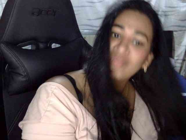 Letty33 webcam