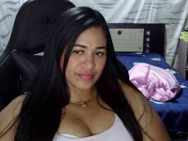 Letty33 webcam
