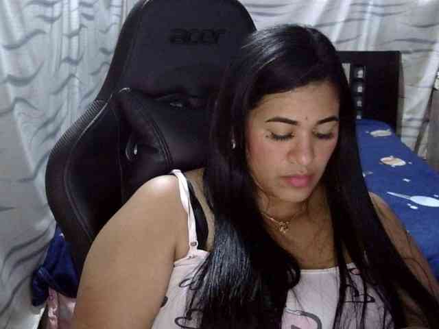 Letty33 webcam