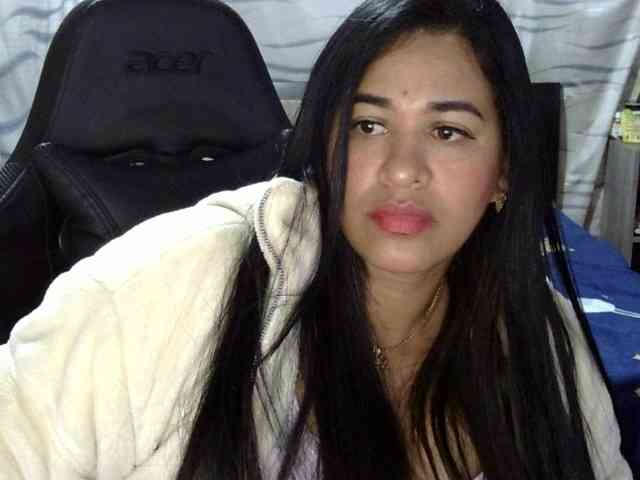 Letty33 webcam