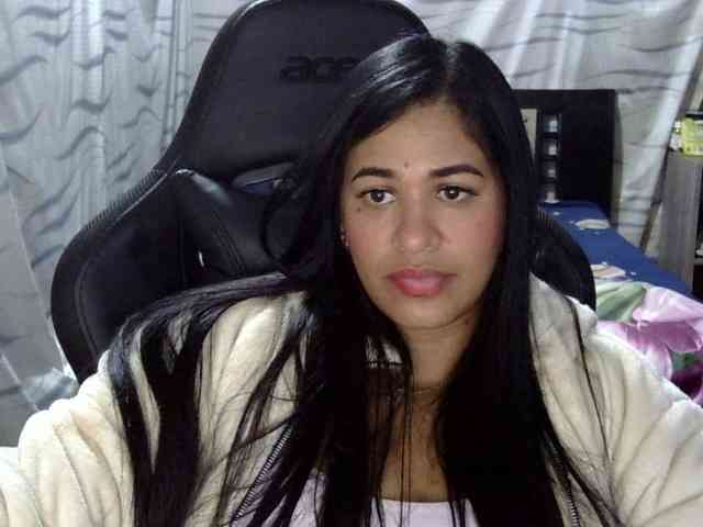 Letty33 webcam