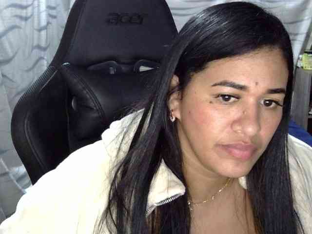 Letty33 webcam