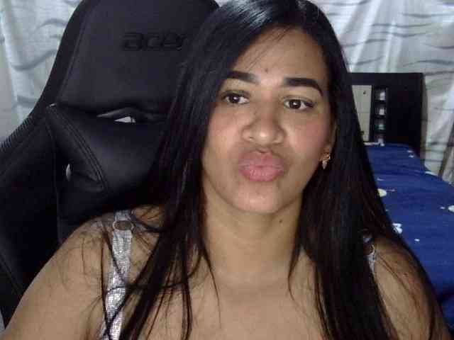Letty33 webcam