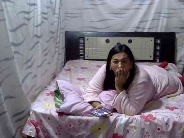 Letty33 webcam