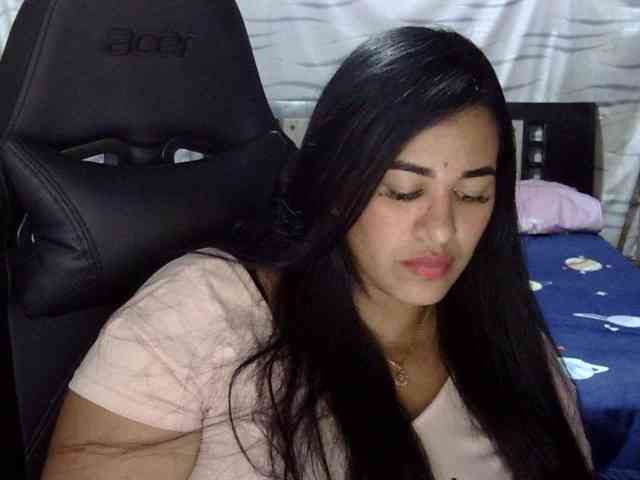 Letty33 webcam