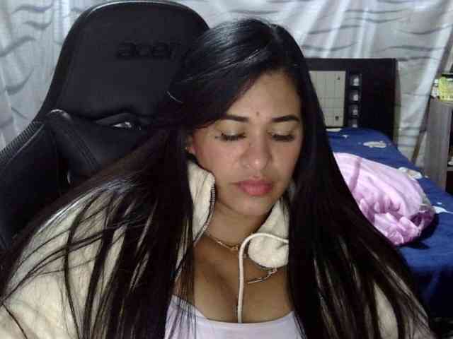 Letty33 webcam