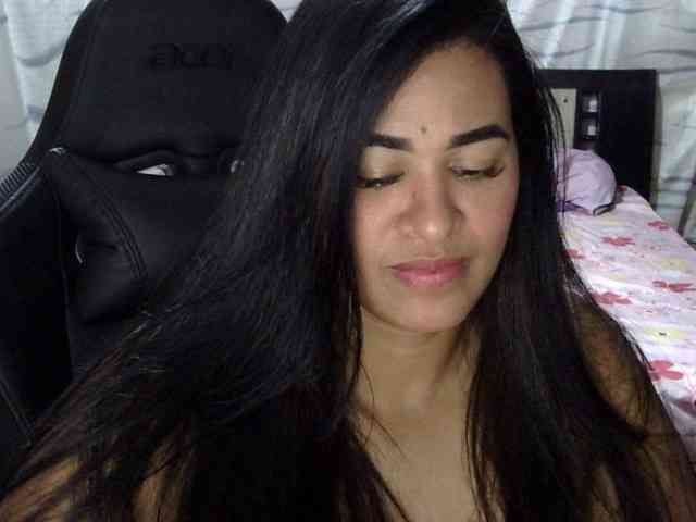 Letty33 webcam