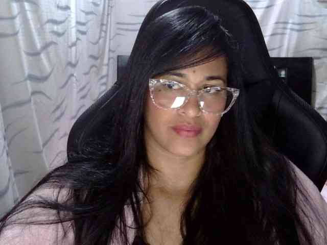 Letty33 webcam