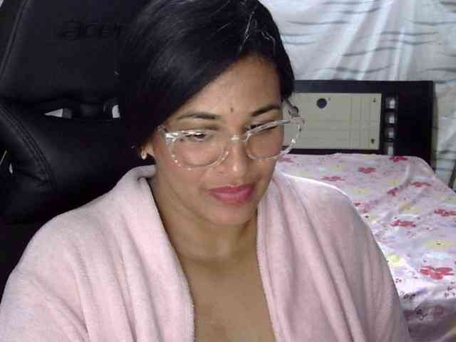 Letty33 webcam