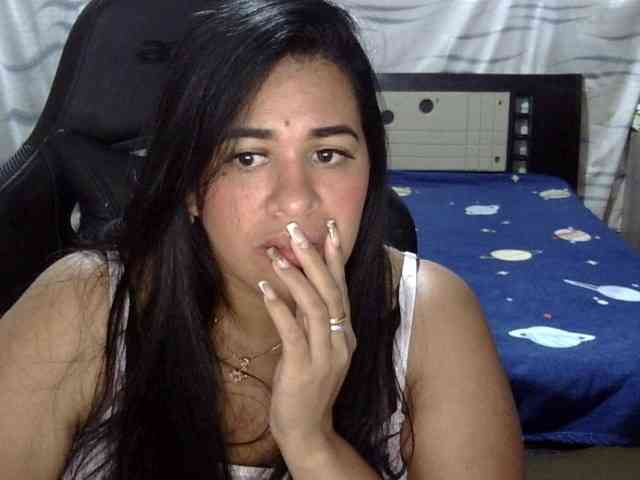 Letty33 webcam
