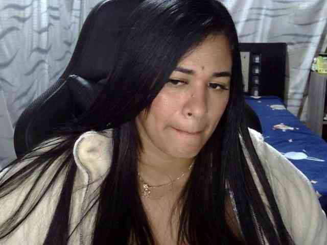 Letty33 webcam