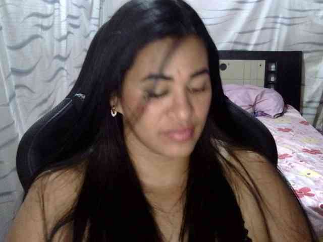 Letty33 webcam