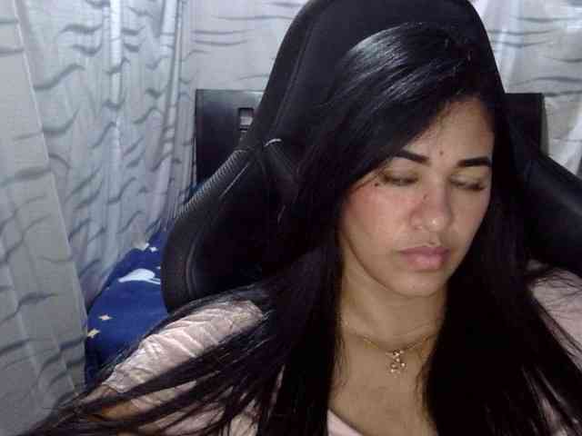 Letty33 webcam