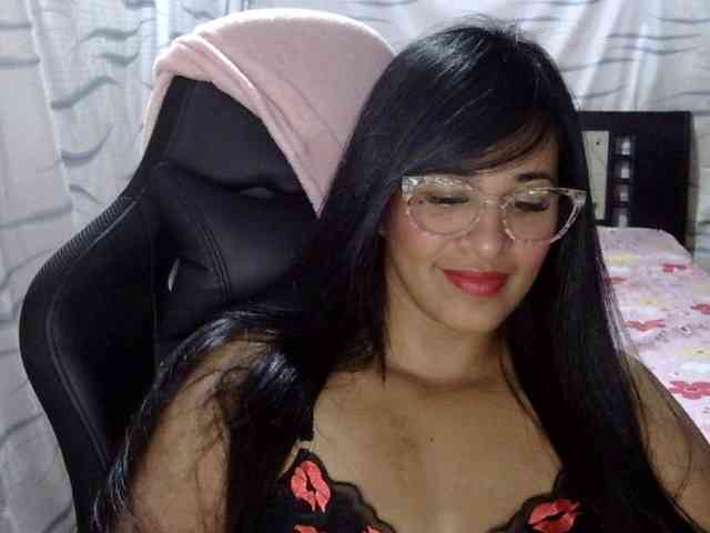 Letty33 webcam