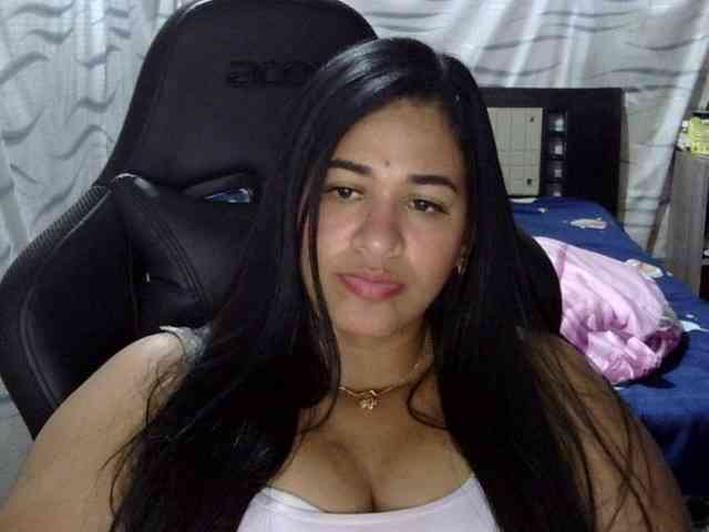 Letty33 webcam