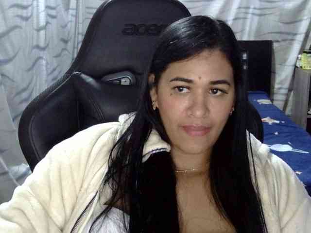 Letty33 webcam