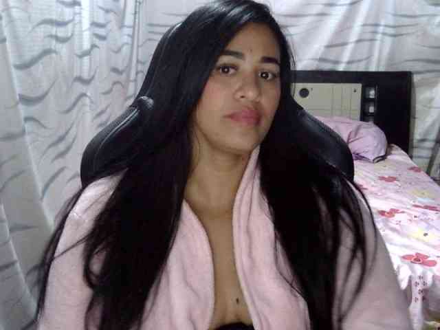 Letty33 webcam