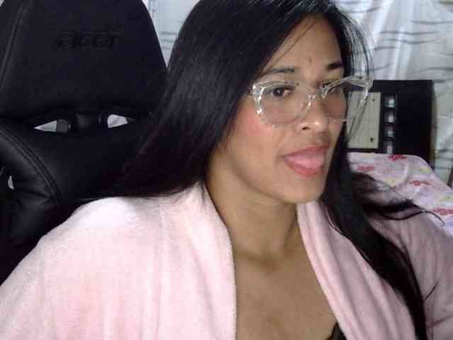 Letty33 webcam