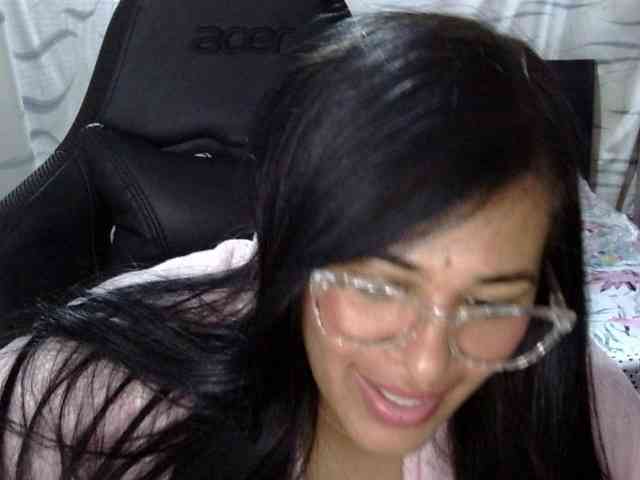 Letty33 webcam