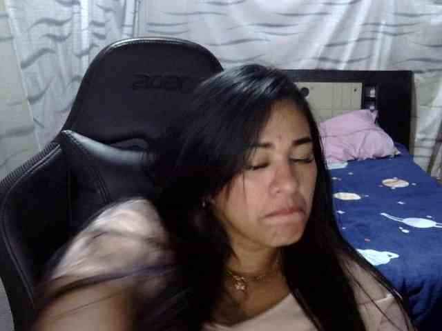 Letty33 webcam
