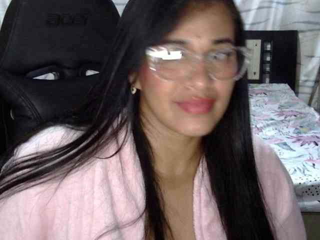 Letty33 webcam