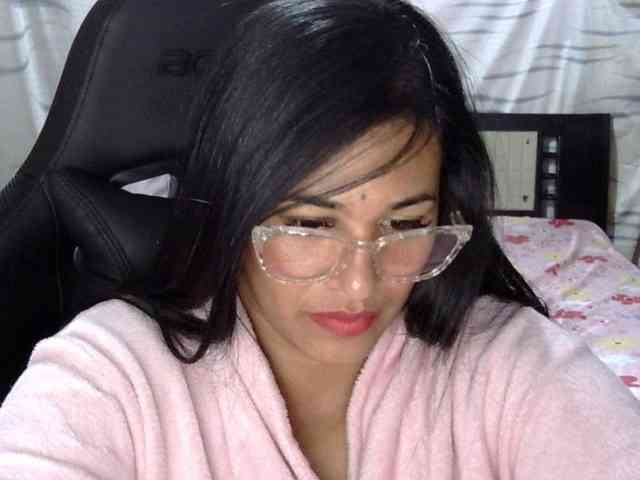 Letty33 webcam