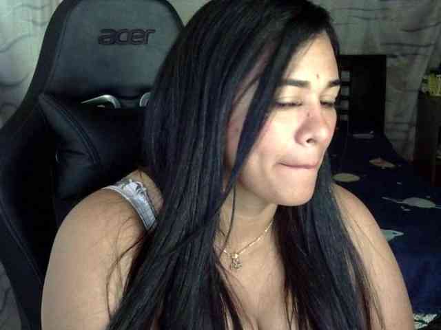 Letty33 webcam