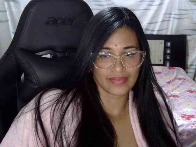 Letty33 webcam