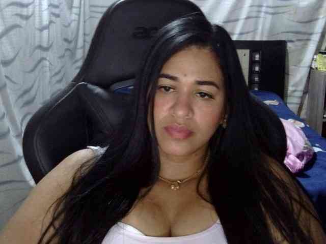 Letty33 webcam