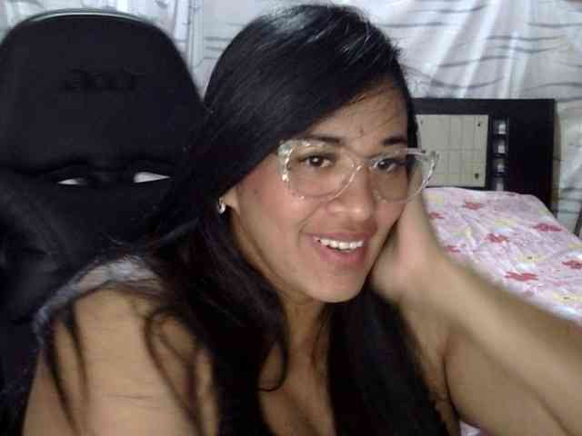 Letty33 webcam