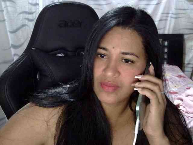 Letty33 webcam