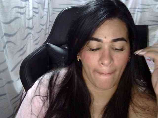 Letty33 webcam