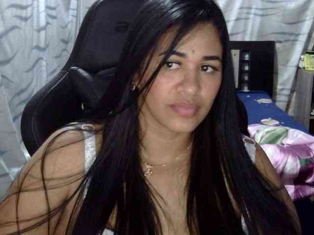 Letty33 webcam