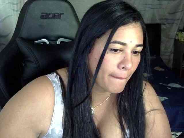 Letty33 webcam