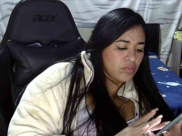 Letty33 webcam