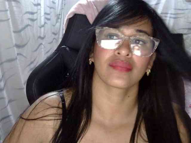 Letty33 webcam