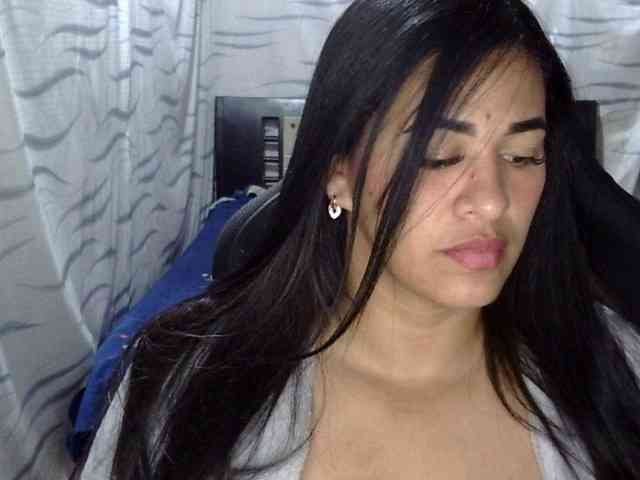 Letty33 webcam