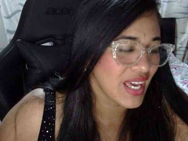Letty33 webcam