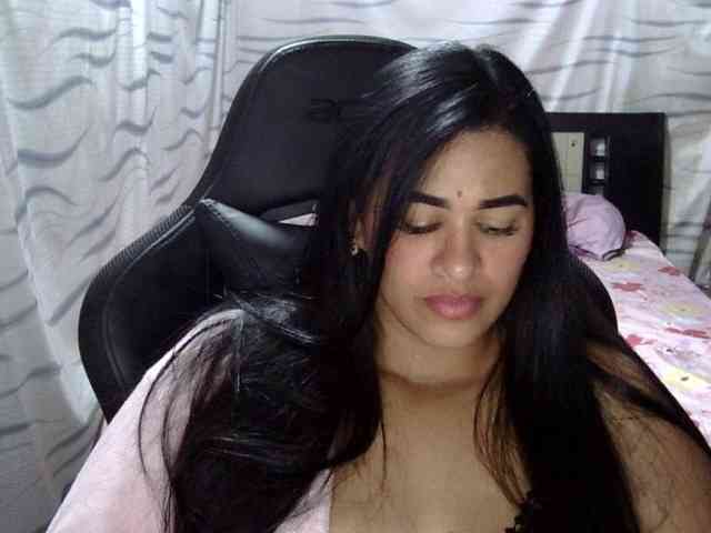 Letty33 webcam