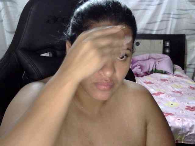 Letty33 webcam