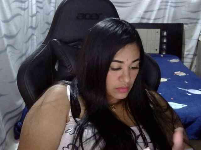 Letty33 webcam