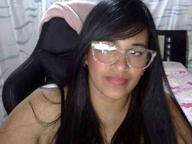 Letty33 webcam