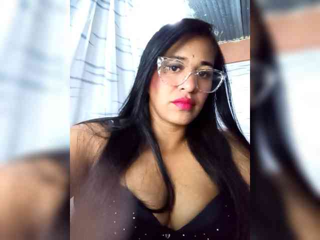 Letty33 webcam